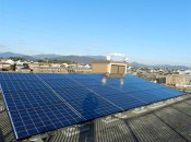 福岡県春日市のビル屋上に事業者様向けの大型太陽光発電モジュールを設置しました。