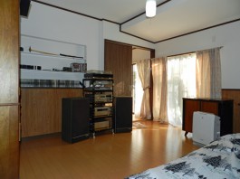 和室の中心に壁を作り、洋室が2部屋できました。